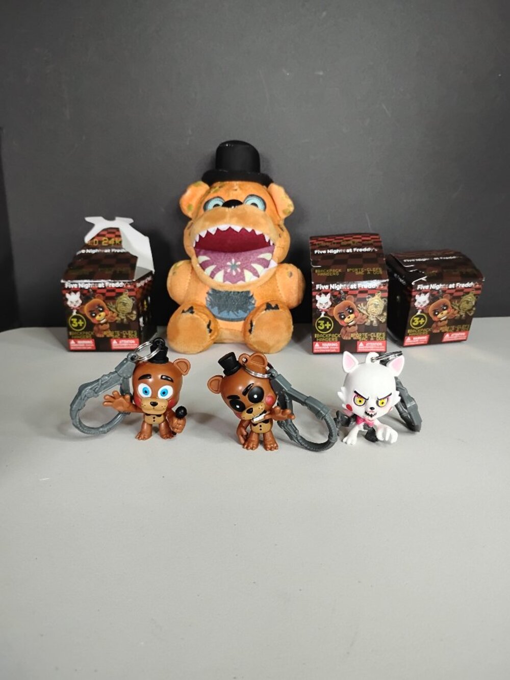 FNAF 3 Backpack Keychain Hanger Figures & 1 Freddy Plush Five nights at Freddy's